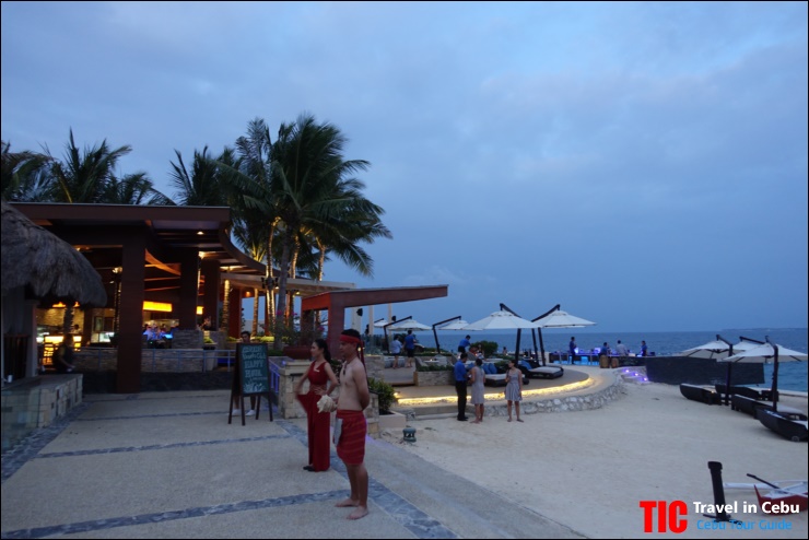 Crimson_Resort_Azure_Beach_Club_11.JPG
