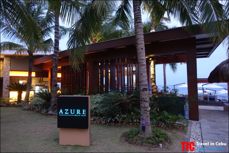 Crimson_Resort_Azure_Beach_Club_10.JPG